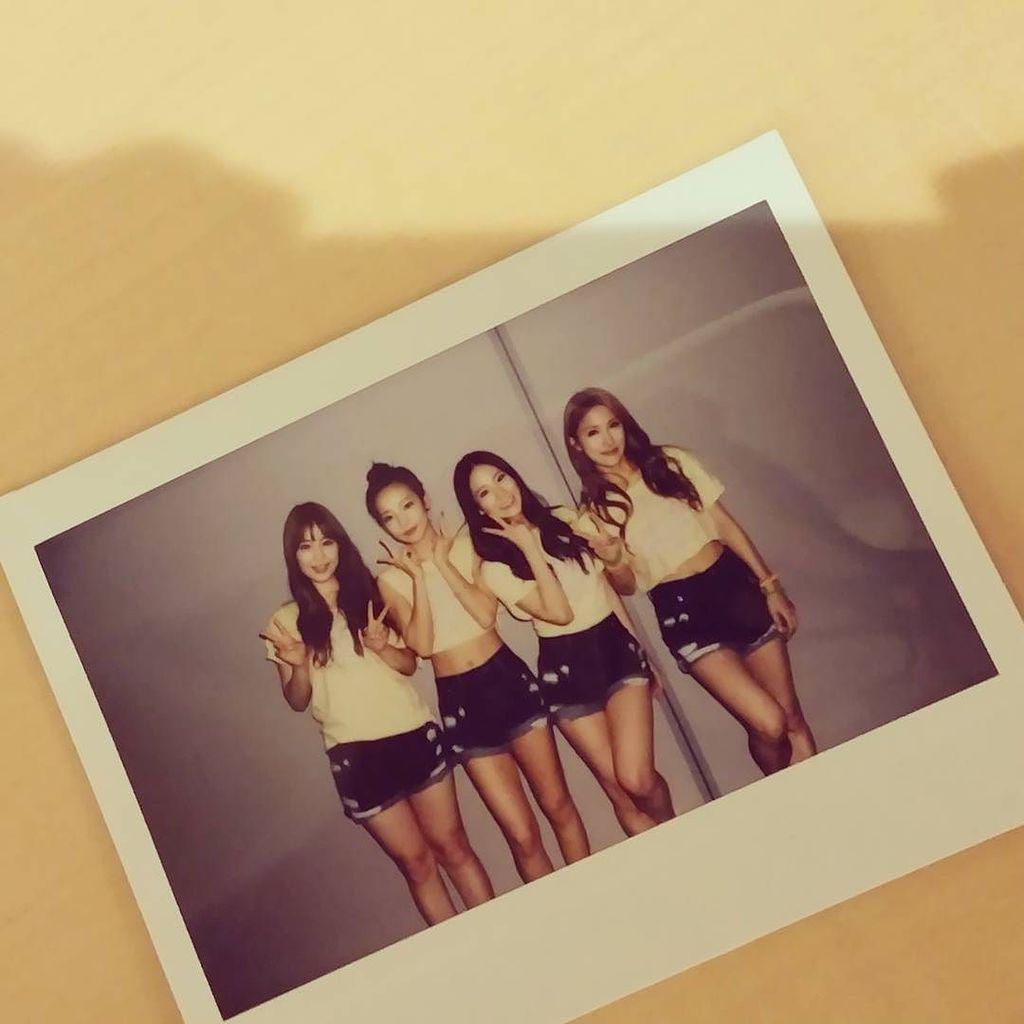 KRDSP's tweet photo. Insta by thesy88 http://t.co/SQJYavJmJm #SYKR (이렇게. .
じゃあね、 また
ありがとう。) http://t.co/GnJZT1mmzB