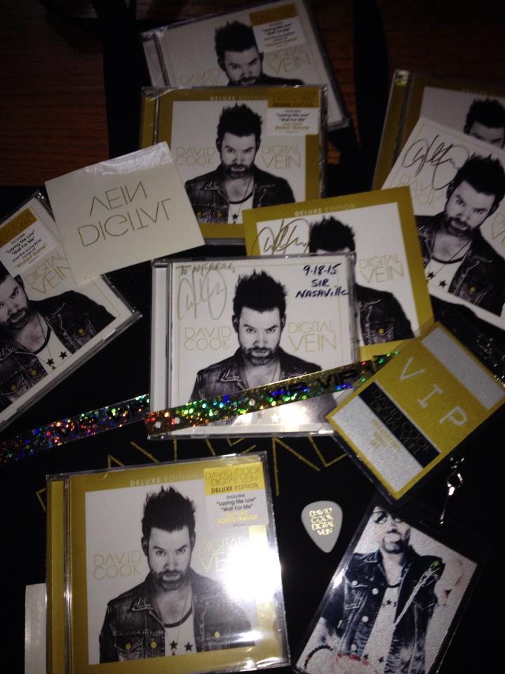 NyCArole426's tweet photo. This #pledgehead is awaiting the Vinyl Edition 🎹🎸🎵 #DigitalVein @thedavidcook 💙💙💙 http://t.co/SihfZE0Lc0