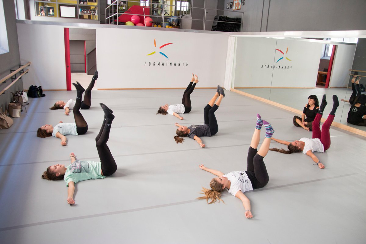 Formainarte's tweet photo. #moderndance con @alelacosta in Formainarte! 
Scopri i corsi: 
http://t.co/RonhHkaXlw http://t.co/43o3cxyNFq
