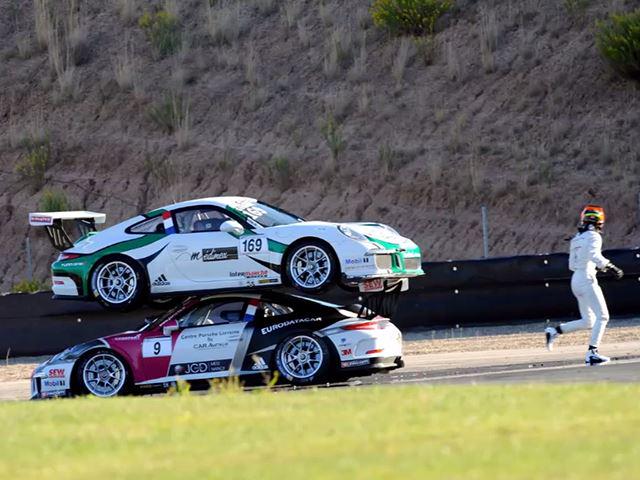 AutoTitlePros's tweet image. Watch 2 Porsche 911s Take Part In Most Ridiculous Crash Ever Caught On Film carbuzz.com/news/2015/9/29…  #Porsche #Crash