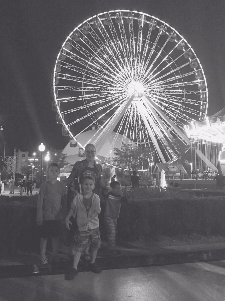 AmThermalWindow's tweet photo. Our office staffer Nicole and family were among the last riders at #Ferrwell #NavyPier Sunday night! http://t.co/c9d7c00Arq