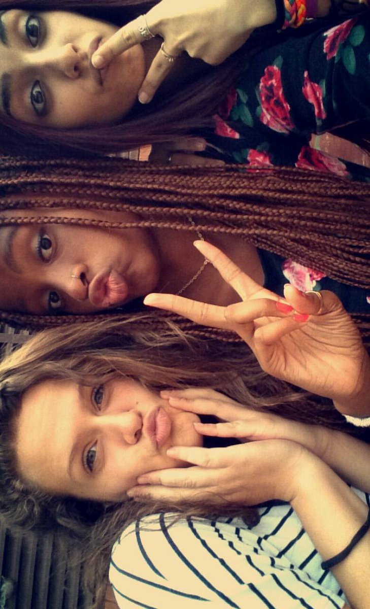 SamperSara's tweet photo. Por los buenos momentos.💕💎👭 http://t.co/g9BIDgnbNE