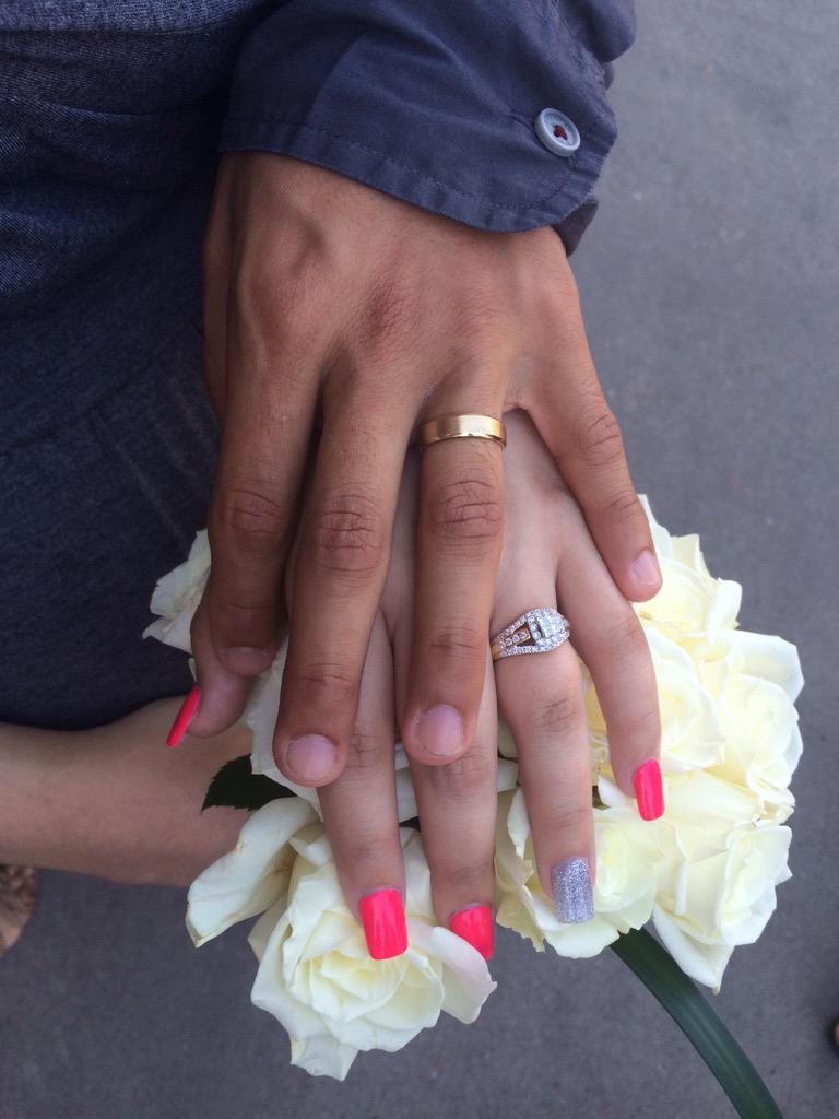 bDeann_'s tweet photo. My lover 😘💍 http://t.co/OqryflEDmJ