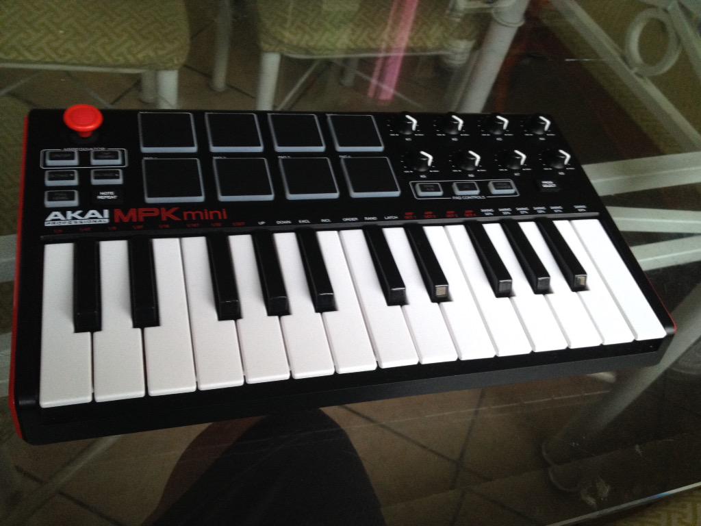 yoURootz562's tweet photo. My new toy!!! 👍🏽 http://t.co/m2H0YiLGUI