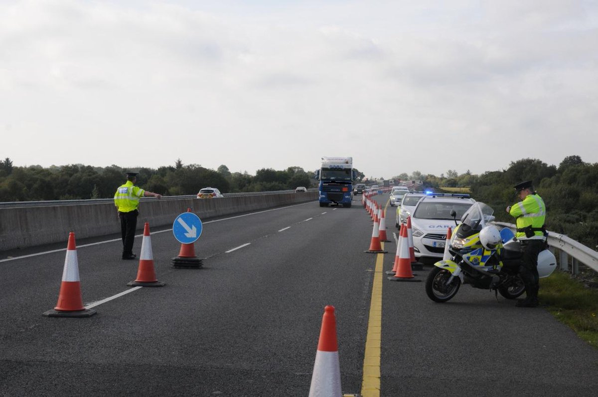 GardaTraffic's tweet photo. Large scale Multi Agency Checkpoint held on the M7 Motorway at Castleconnell, Limerick today. http://t.co/qZgE0SPFuk