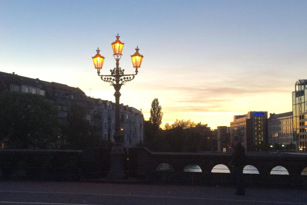 Kloenbank's tweet image. Lichtbogen.

#Berlin. #Spreebogen