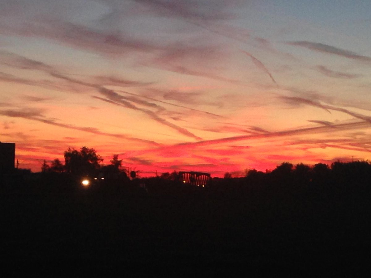 Zonsondergang in #deinze #redskiesoverparadise