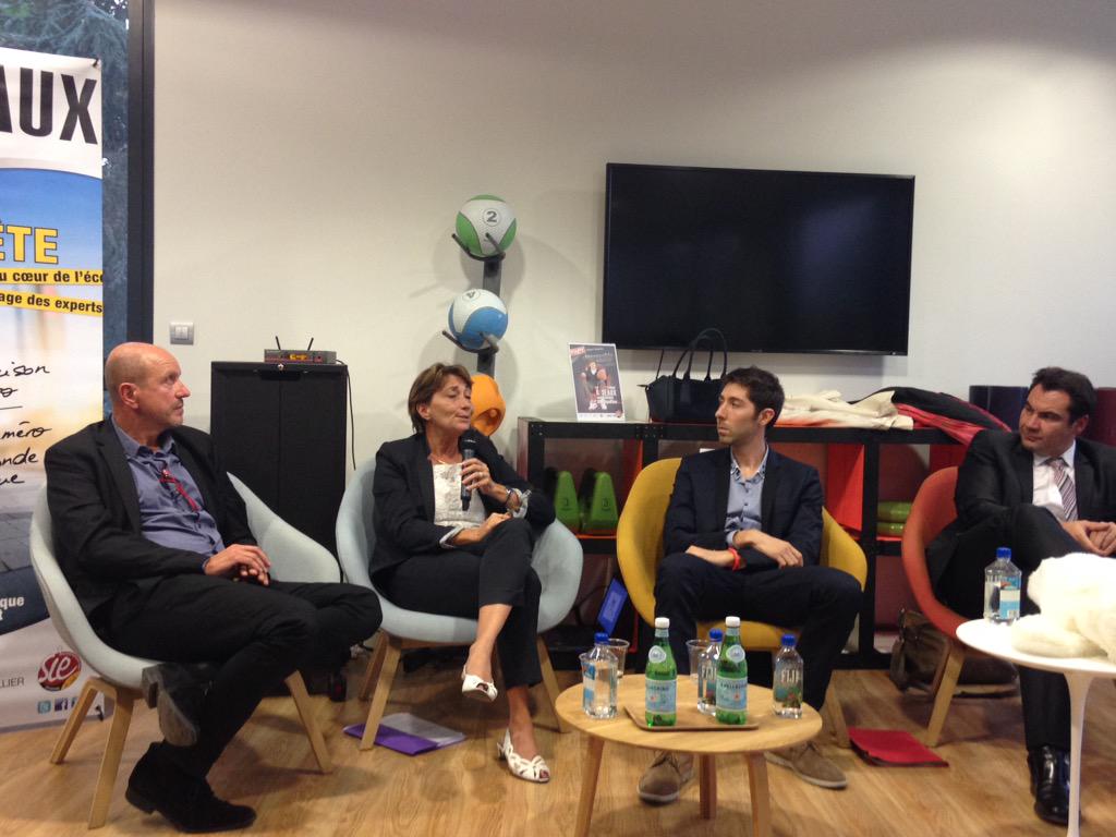 CHUNimes's tweet photo. "C'est l'#EHPAD qui s'adapte au résident et non l'inverse", Mme Ladoucette, DG @CHUNimes #silvereconomy @ReseauxLR http://t.co/pHgB16Tcu5