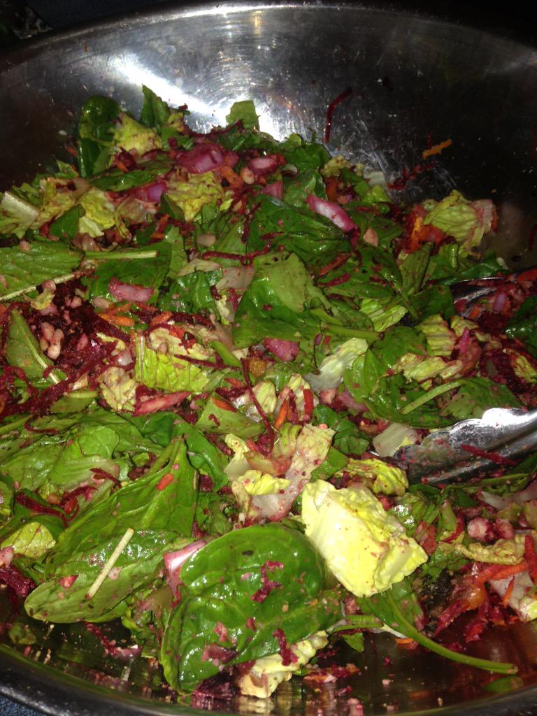 sis_k74's tweet photo. Just a simple raw super power salad ;) vacation cleanse and winter prep #DeliciousHealth http://t.co/MHnNpUHwix