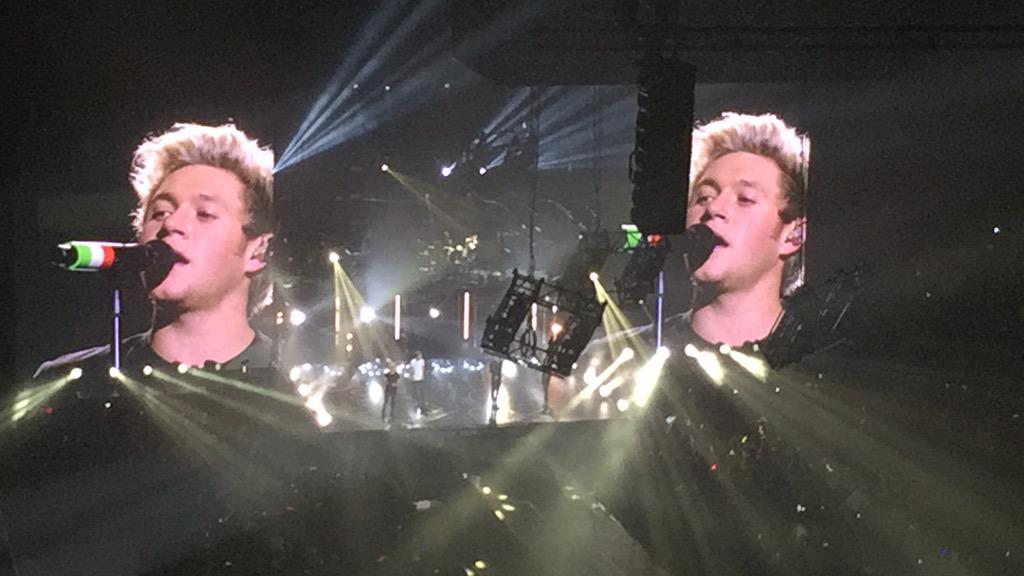 Jemmastringerr_'s tweet photo. Best night in ages!!!😁🎉 #1DatTheO2 @TheO2 @onedirection http://t.co/xUwXlJGP8y