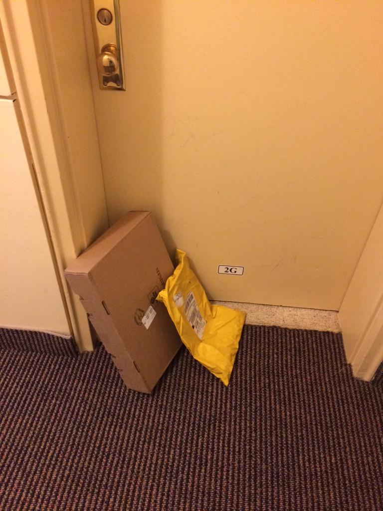 aliskor15's tweet image. What the apartment of a compulsive online shopper looks like. #CommonOccurrence #Intervention