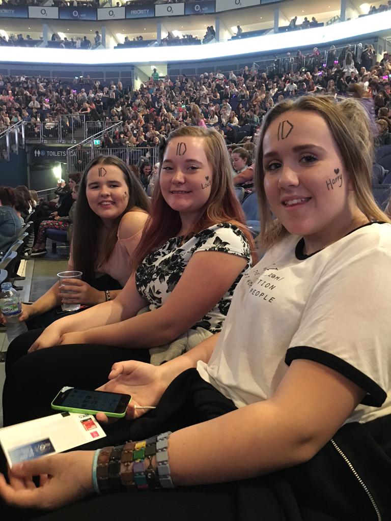 tarahils's tweet photo. @TheO2 @onedirection #1DatTheO2 @AimeeHilson ❤️❤️❤️ http://t.co/kNCLEuZJsO