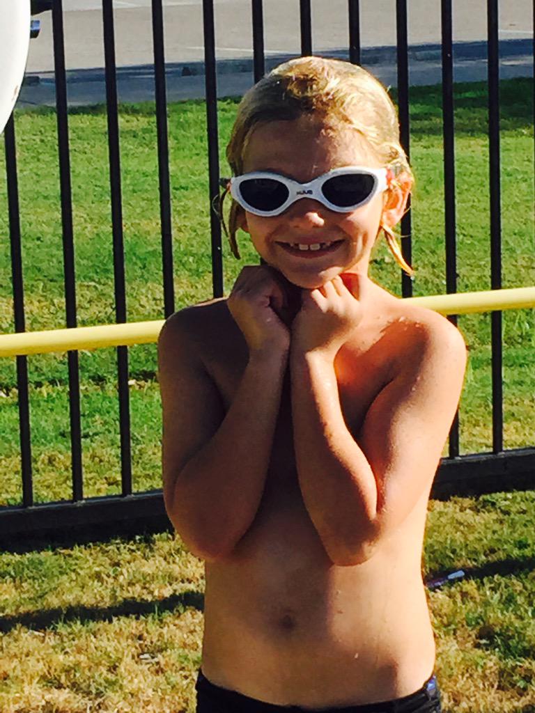 nictarabay's tweet photo. @HUUBUSA he stole my goggles! http://t.co/RqdHjsBbsS