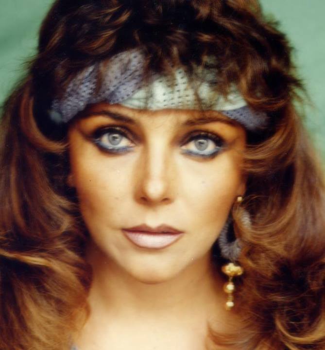rochycastro1234's tweet photo. #ojos #verdes  #embrujan #hipnotizan @vrocastroficial sos una diosa de la vida!! http://t.co/OkRy5IJ654