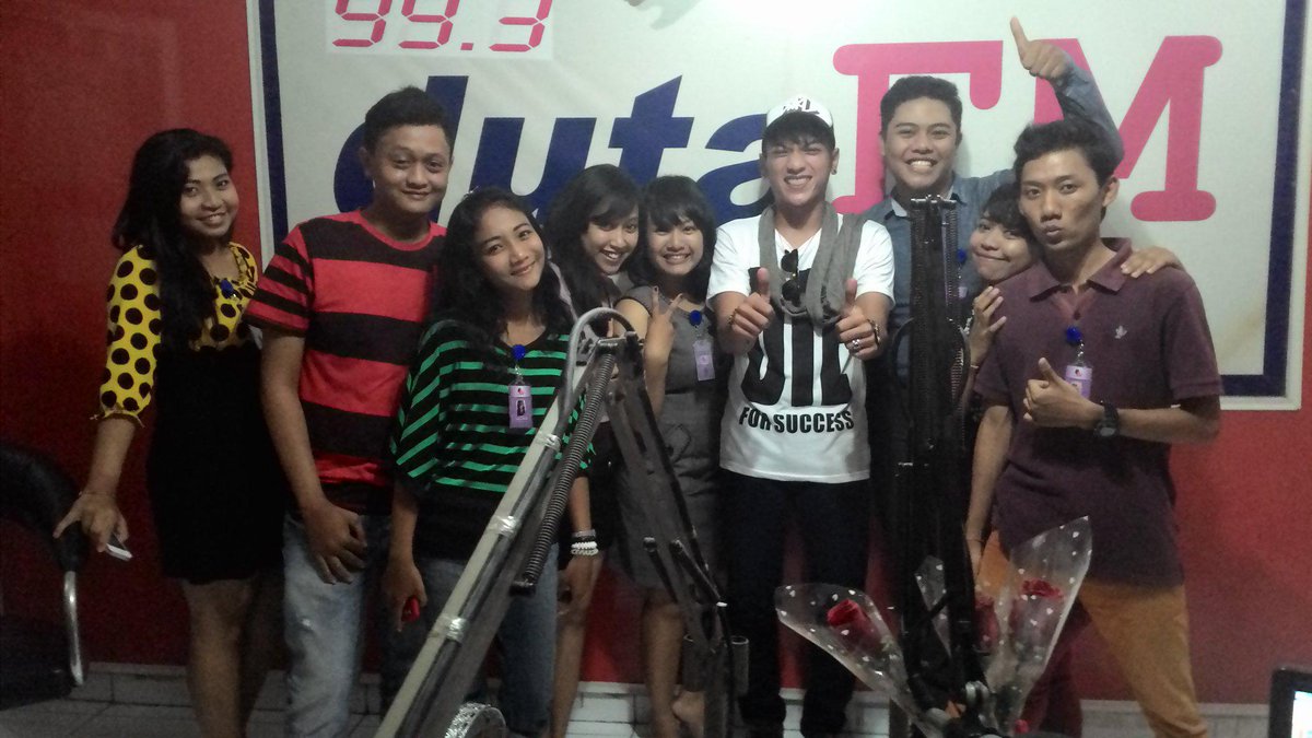 Kenangan Saat Kunjungan Lelaki Tampan Yg Banyak Fansnya <a href="/JJGurusinga/">JJ GURUSINGA</a> 
DiTunggu Lo Kakak single keduanyaa..😍segera ya😚