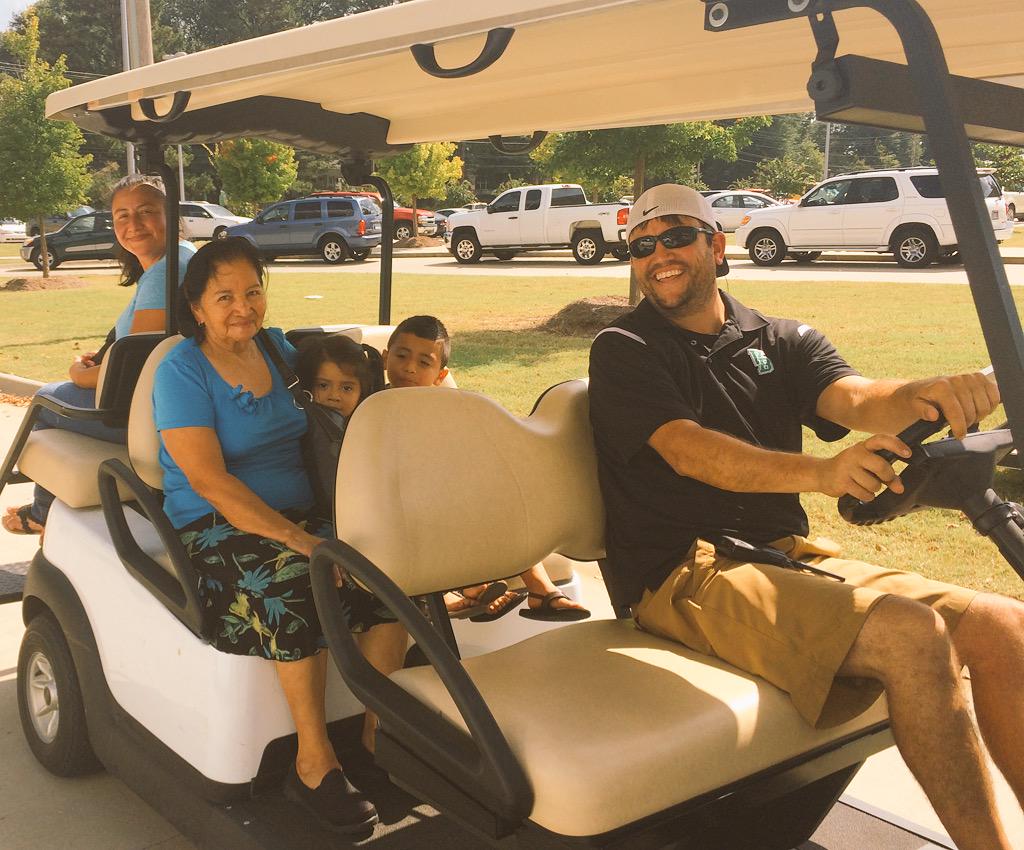 DrJVanBuren's tweet photo. Thank you @FirstVB for providing shuttle services for Grandparent's Day at @KingElemKnights http://t.co/fPDG38PtV0