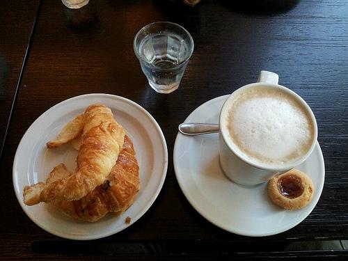 SpainInUSA's tweet image. Today is also #NationalCoffeeDay! So discover How we order coffee in #Spain buff.ly/1RdZaJi by @trevorhuxham