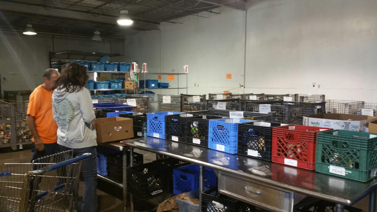 MemNetwork's tweet photo. @Memphis_CC @Juggernauts15 @PhaedraPage Mid-south Food Bank!! http://t.co/9kvaSuNasA
