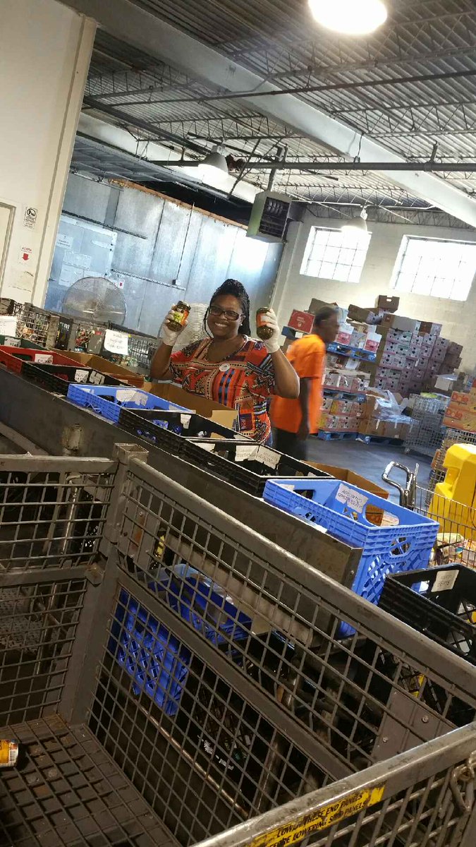 MemNetwork's tweet photo. @Memphis_CC @Juggernauts15 @PhaedraPage Mid-south Food Bank!! http://t.co/00x7YWPlQ4