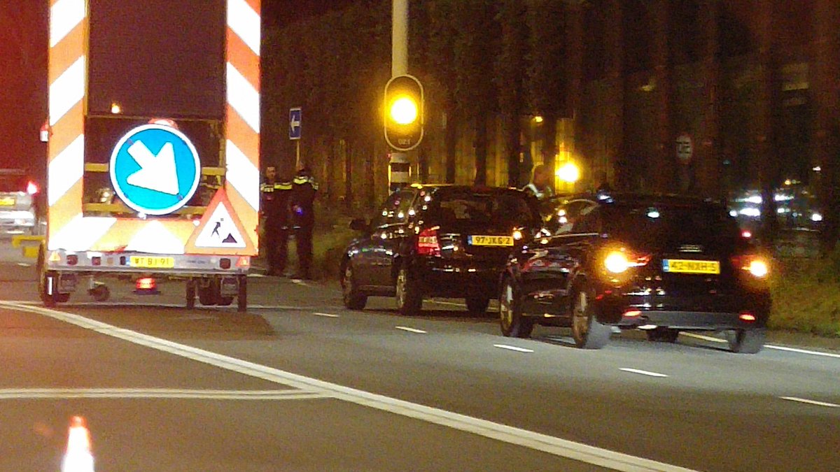 MusicNoteMC's tweet photo. @regio15 #ongeluk #Zoetermeer #omleidingenZorgenVoorVerwarringBijStadshart #SchuinTegenoverPrimark #5autos http://t.co/z56eABlZxh