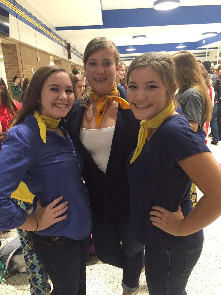 chloecaples's tweet photo. pitchslapped through day two #fmhsspiritweek http://t.co/qbOHTsodig