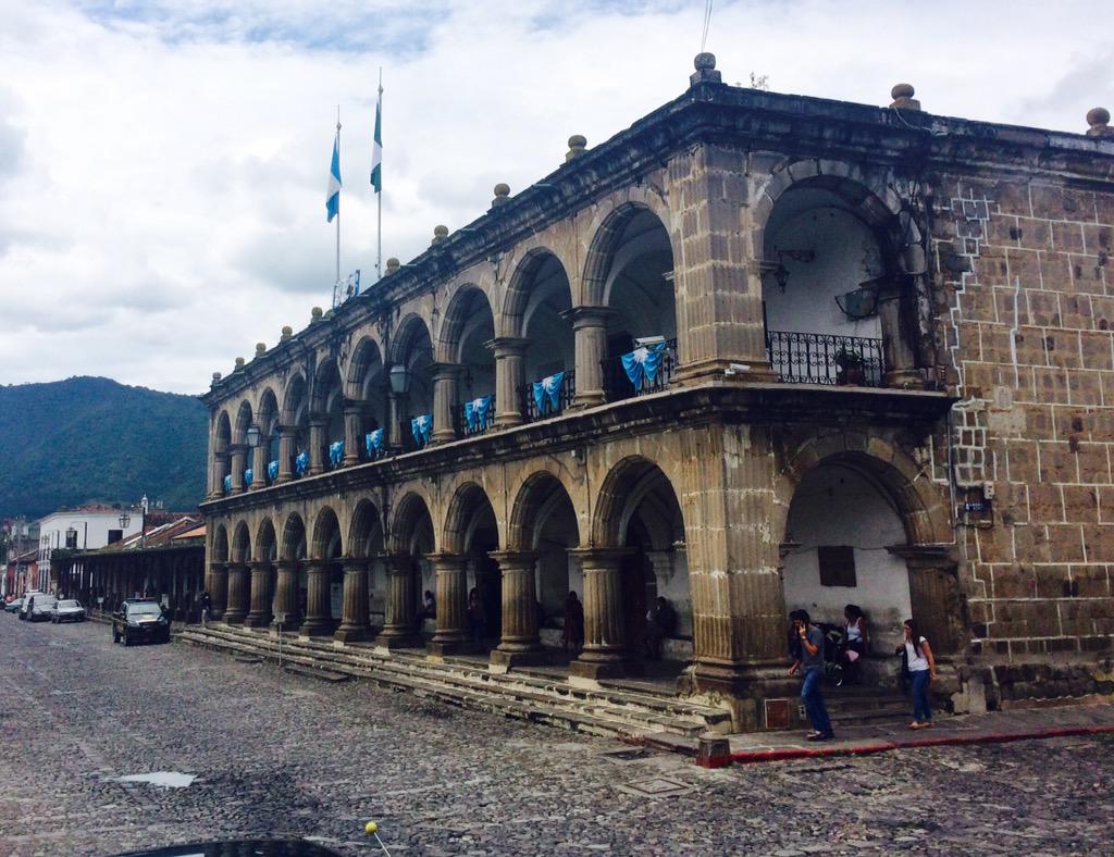 vascuez's tweet photo. Detenido en el tiempo. Un clima perfecto. Hermosa ciudad y su gente.
#Antigua #Guatemala #Guates http://t.co/rviPZNZBi2
