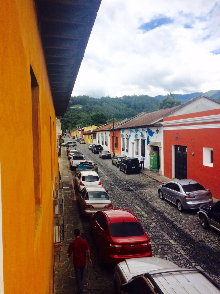 vascuez's tweet photo. Detenido en el tiempo. Un clima perfecto. Hermosa ciudad y su gente.
#Antigua #Guatemala #Guates http://t.co/rviPZNZBi2
