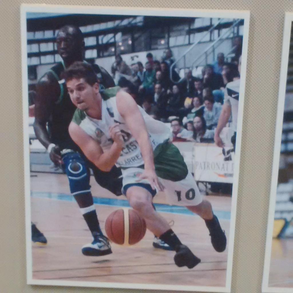 JotapuntoApunto's tweet photo. Me llegan fotos desde CS! Exposición de los 10años de @PascualCandido con @Amicscastello. Enhorabuena crak #femamics http://t.co/TM5kBppMkE