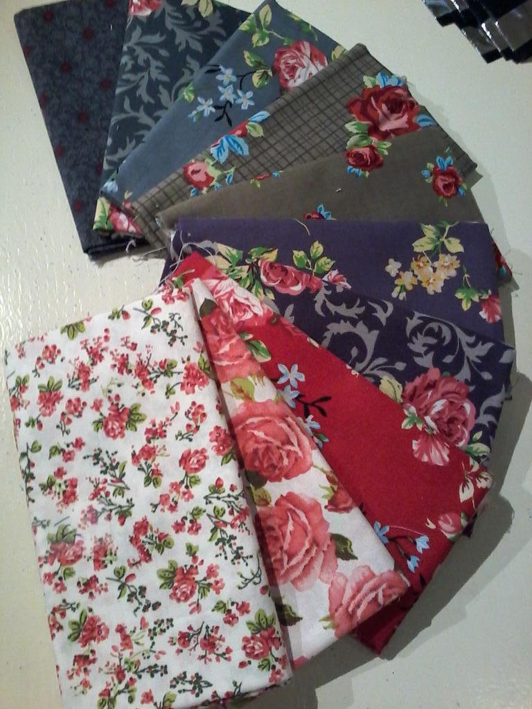 stoffug's tweet photo. Om ruimte te maken voor nieuwe collectie; alle kinderstoffen 6,50 p.m. Ook een tafel met 5,- p.m. Min. afname 1 mtr. http://t.co/3356cJZK3J