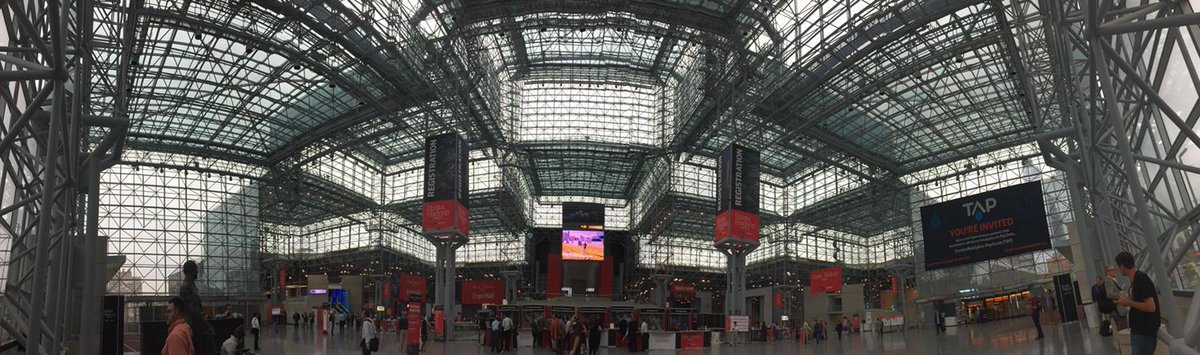 imdaviddietrich's tweet image. Inside the javits center for #stratahadoop #emcbigdata