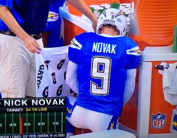 ShaneFnLechler's tweet image. This is Nick Novak. Pissing. On the sideline