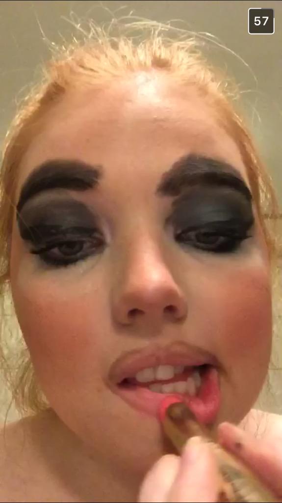 Unnur systir byrjuð með make up kennslu á Snap, mjög flott hjá henni endilega adda :)