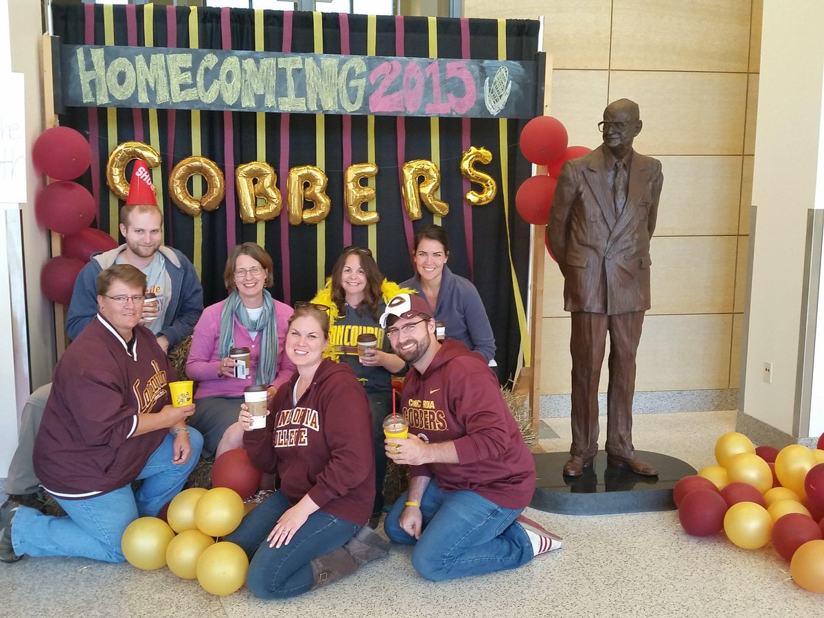 lauracaroon's tweet photo. Celebrating #NationalCoffeeDay and Homecoming week with a corntastic group pic. #cordhc15 #cordmn http://t.co/G94EDP76nI