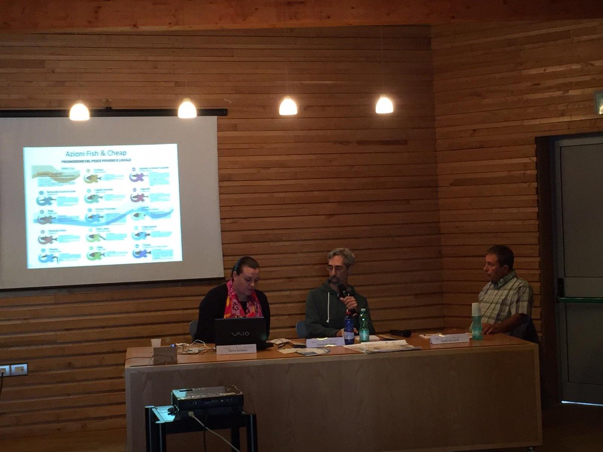 ElenaSalzano's tweet photo. #portotorres #sardegna #fish&cheap Incontro operatori filiera ittica @EntePNAsinara #contenitorididee @incoerenze http://t.co/4lX3hVBw5j