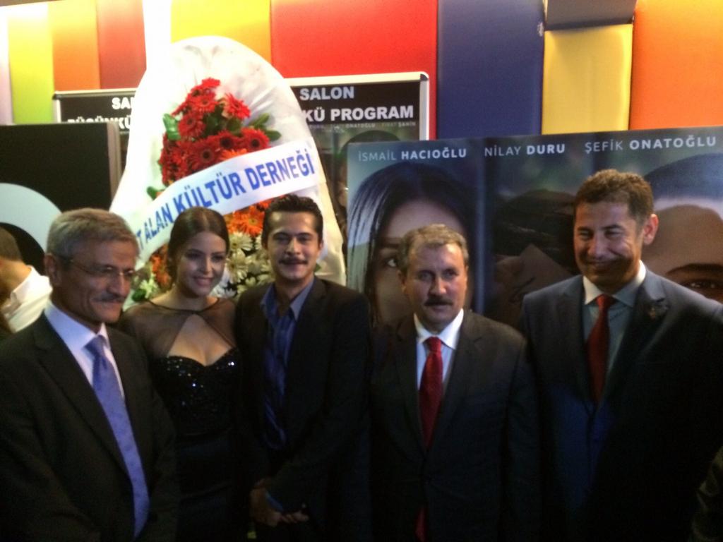 Mustafa_Destici's tweet photo. Kafes Filmi'nin Galası'na katıldım.Çok başarılı buldum.L.Şahsuvaroğlu başta olmak üzere tüm kadroya teşekkür ediyorum http://t.co/Eb6Zu1KF2V