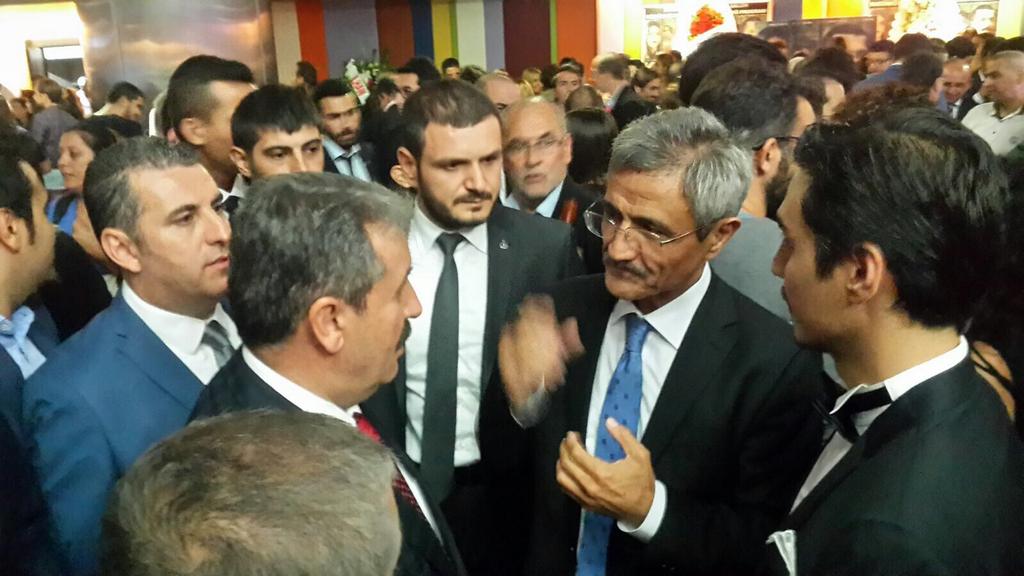 Mustafa_Destici's tweet photo. Kafes Filmi'nin Galası'na katıldım.Çok başarılı buldum.L.Şahsuvaroğlu başta olmak üzere tüm kadroya teşekkür ediyorum http://t.co/Eb6Zu1KF2V