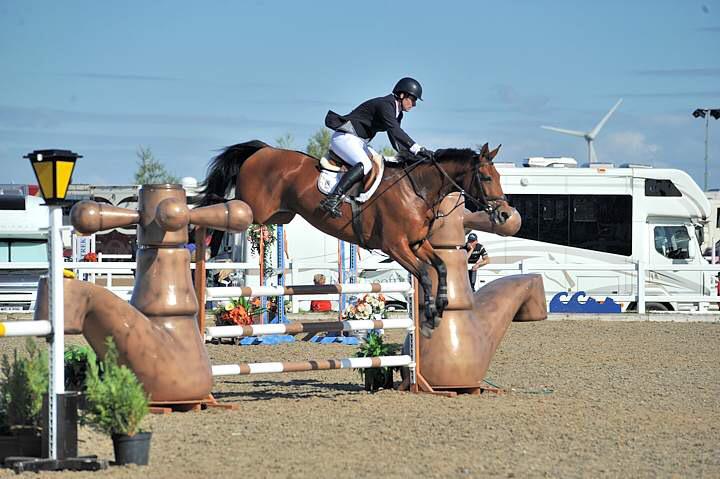 Im excited for the indoor season  with these 2! @sam_gallagher1 <a href="/lorcan91/">Lorcan Gallagher</a> <a href="/Triplecrowncust/">Triple Crown Custom</a> @RED_MILLSfeed <a href="/BDsaddles/">Bruno Delgrange</a>