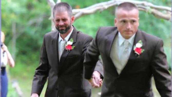 GlobalRegina's tweet photo. Father-of-the-bride’s classy gesture goes viral > http://t.co/WMAXu29ghP http://t.co/EBUnGqTY3W