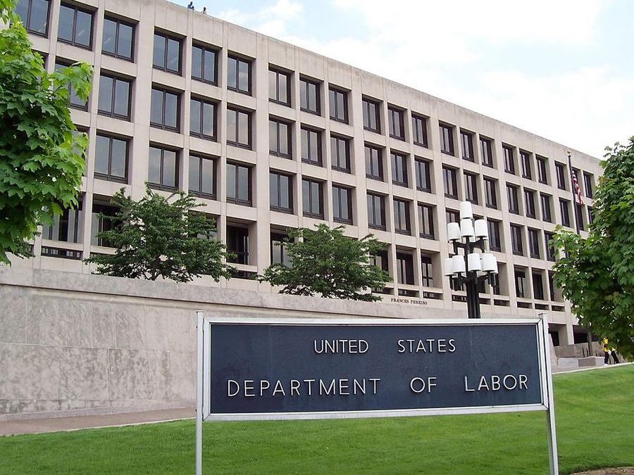 fi360's tweet photo. #DOL official promises changes to #fiduciary rule based on avalanche of comments http://t.co/Z9gZdPf9lM @MarkSchoeff http://t.co/InIe20OKcz
