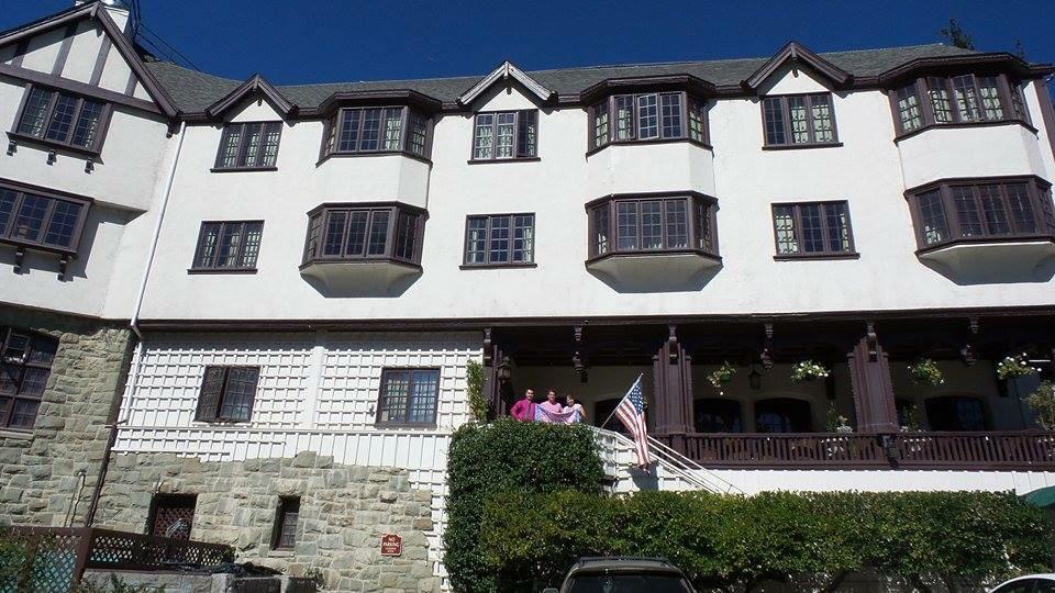chargrove15's tweet photo. Huge thanks again to the Benbow Historic Inn for the Amazing Hospitality https://t.co/kWd0Fa5I58 #hugginz #hugginzhwy http://t.co/U0qtMZwdTw
