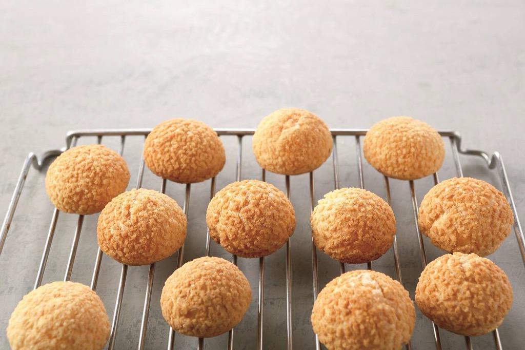 ChezMiam's tweet photo. Petit chou de 4cm de diamètre 
#Chou @bymichalak #Food #Sucre http://t.co/l8q6al7zIC