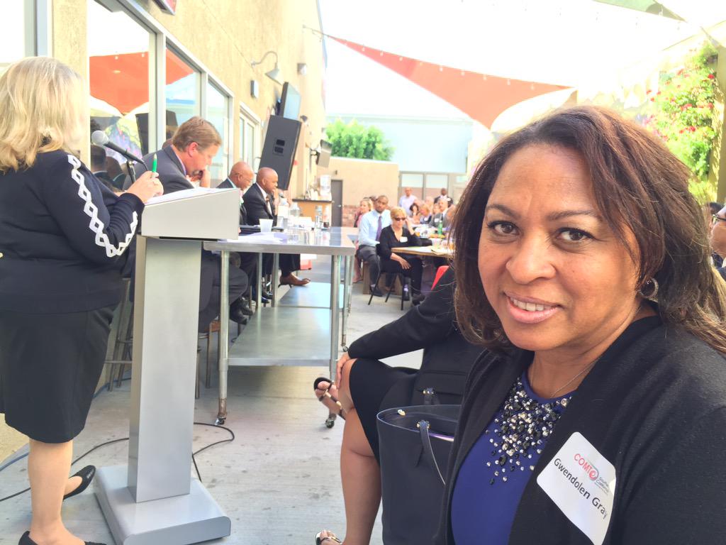 comtosocal's tweet photo. Our first tweet -- and it's with CEOs and heads of transportation at great event at @4thStreetMarket! @lbtransit http://t.co/eBt4Ljy2ih