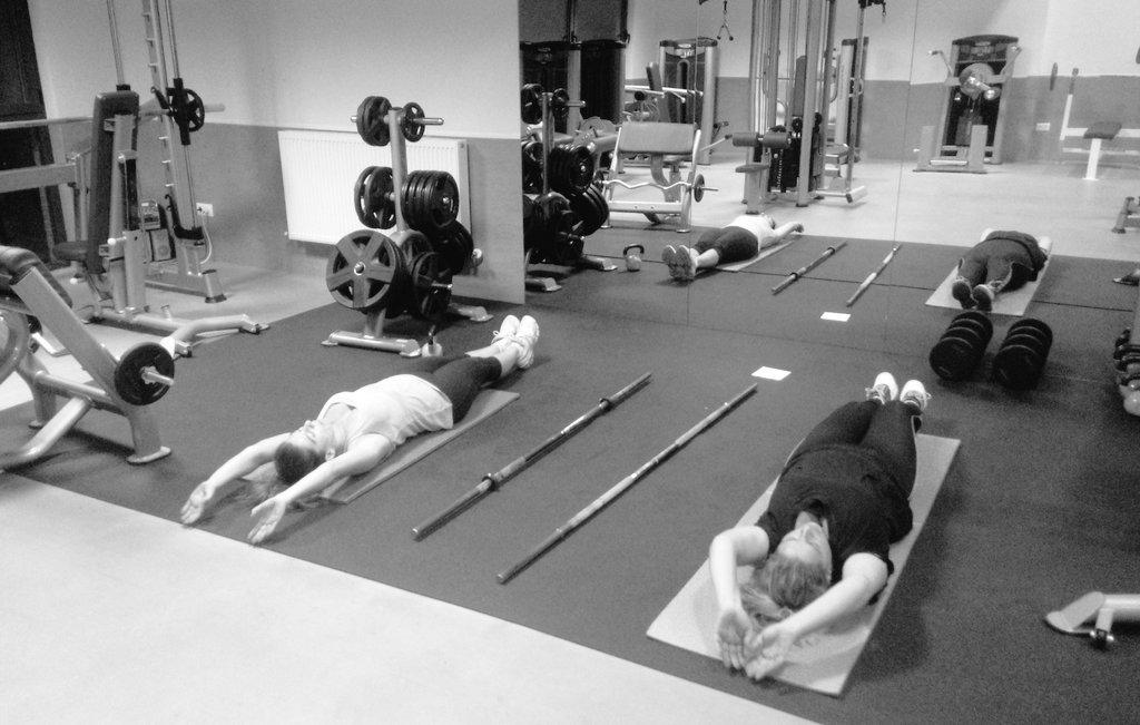 AlexMartinezAM's tweet photo. ....seven de las que hoy han cerrado el gimnasio...@mirhims http://t.co/ONn6mHMScO
