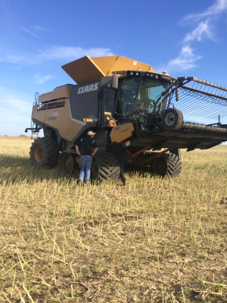dhoiness10's tweet photo. Demoing the Lexion #Claas760 #Farm365 #harvest15 http://t.co/cUx6DH8V2p