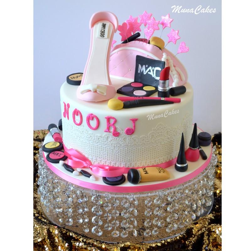 Krympe craft Gå glip af MunaCakes on Twitter: "Personalised MAC cosmetics cake with #jimmychoo high  heel shoes &amp; makeup bag cake on top!Inside: yummy rainbow cake!  http://t.co/Hl8Hwx9moZ" / X