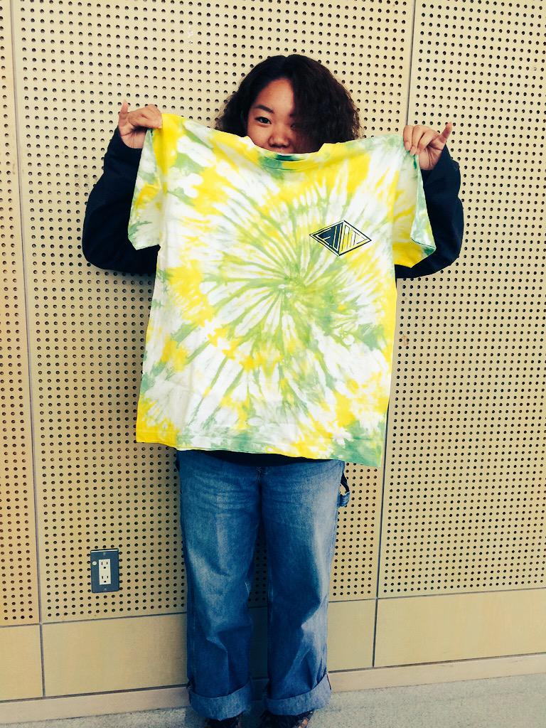 f_dodojfk's tweet photo. 今回のタイダイ染めチームTシャツをタイダイ染めしてくれたミクさんです😎
発注した30枚全てナイスな色に染めてくれました！
今後の活躍期待してます💣💣
#39fantasy

byしん http://t.co/CUBVRpLyaN