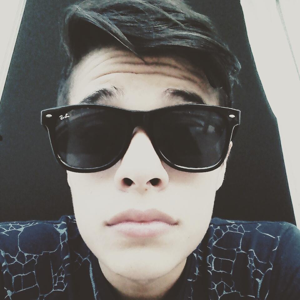 ImSkyhell's tweet image. #RayBan