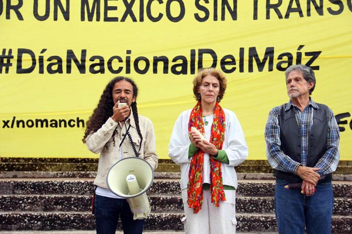 SinEmbargoMX's tweet photo. Héctor Bonilla llama “privatización” a intención de la industria de sembrar maíz transgénico http://t.co/w0LvrWNhmS http://t.co/wLDtHc1k1V