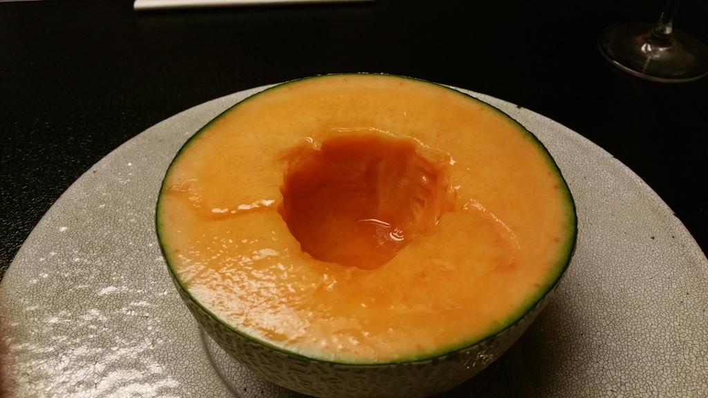 MichaelWignall_'s tweet photo. Last course in Kyoto Michelin 3* #simple but probably the best melon http://t.co/BDPuKto6yH