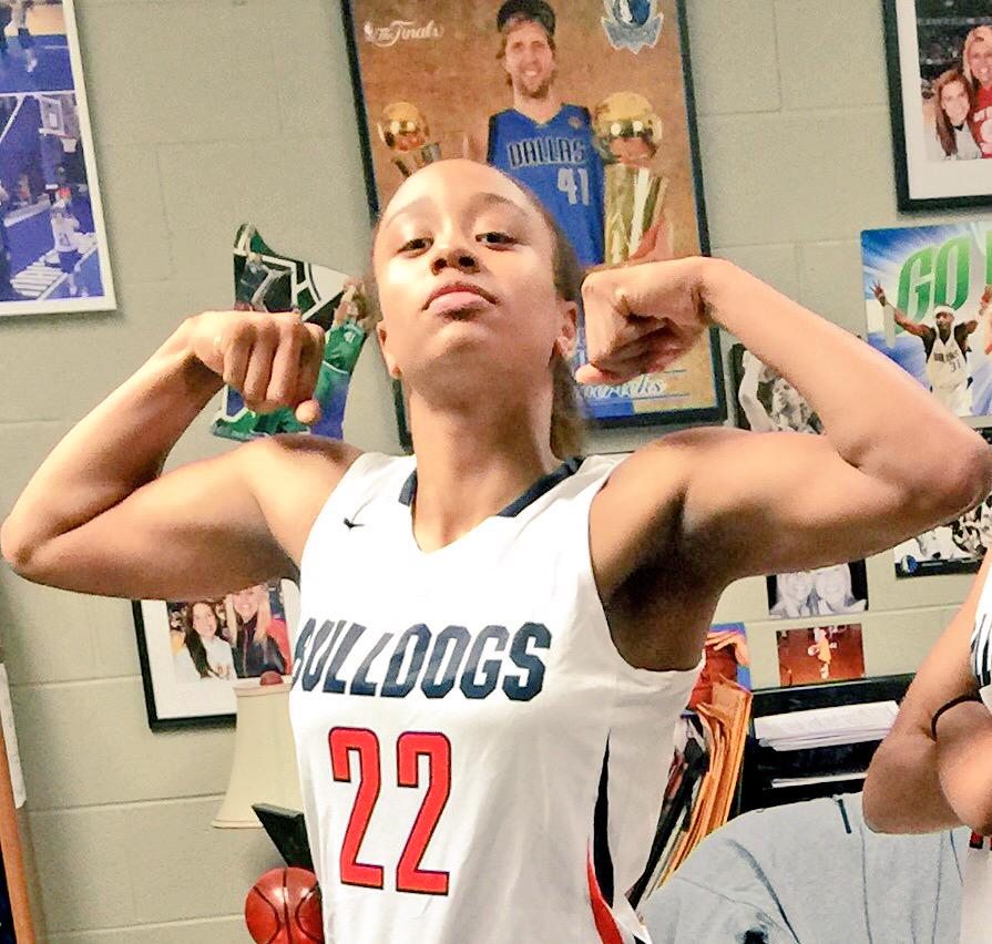 HollyKay2141's tweet photo. Always a great day when new uniforms come in!! #ChristmasinSeptember 🎅🏼🎄🎁 #Melo #Tia #Jocelyn #Breah #myheart 💙🏀💙 http://t.co/7hT2FZB0e8